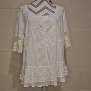 GRETTY ZUEGER Women's Tunic Top Embroidered Lace Square Neck White SIZE LARGE.